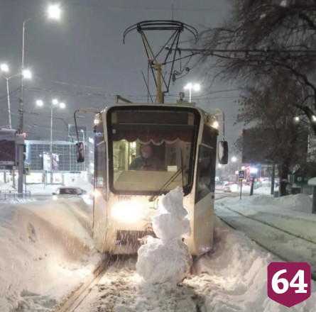 В Саратове заметили снеговика-самоубийцу
