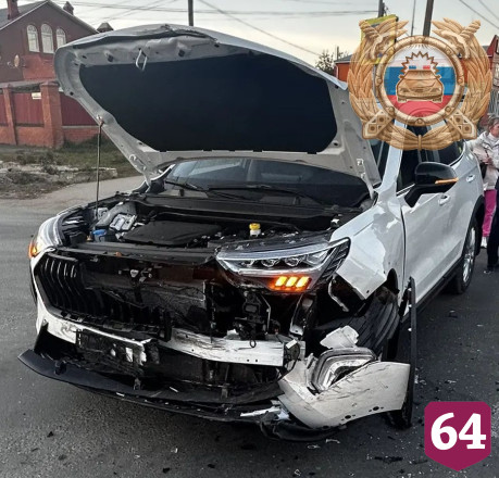 «Ладу» смяло в ДТП с кроссовером в Саратовской области