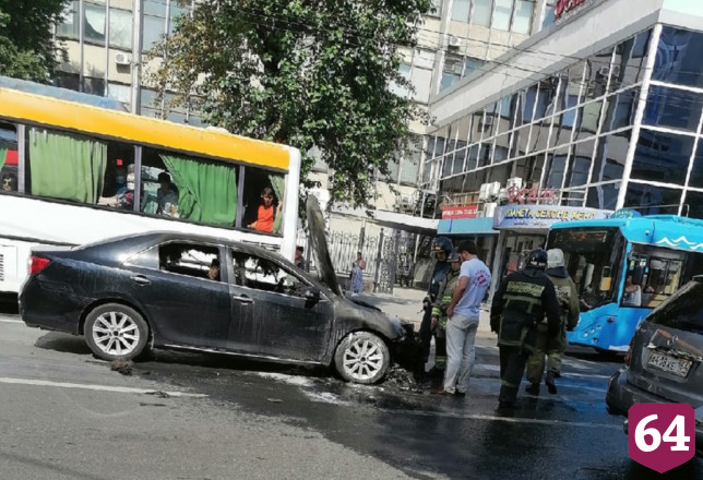 В Саратове на Московской сгорела иномарка 