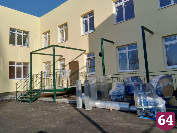 Саратовский губернатор раскритиковал строителей крупнейшего детского сада  