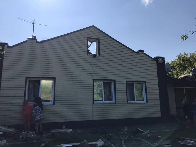 Утром в Саратове сгорел дом на две семьи