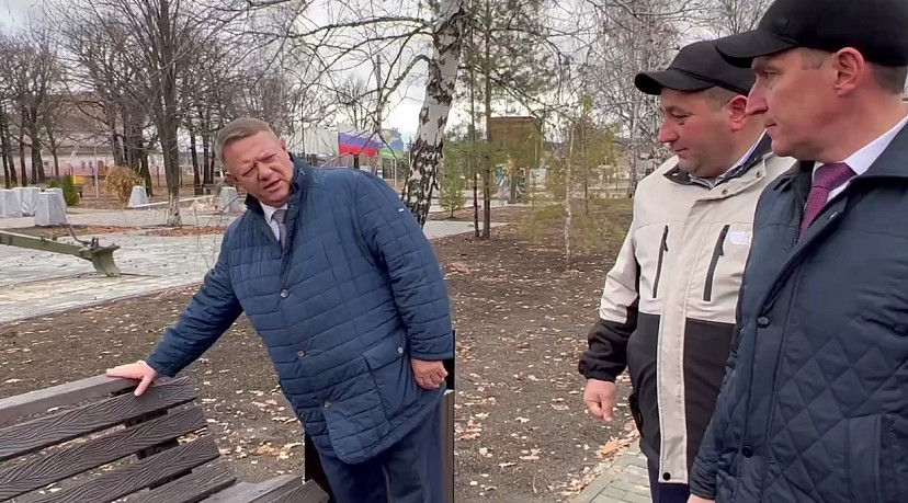 Под Саратовом откроют новый парк с антивандальными лавочками
