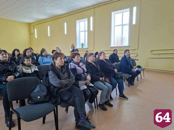 Вице-губернатор взял на контроль обращения жителей саратовского села