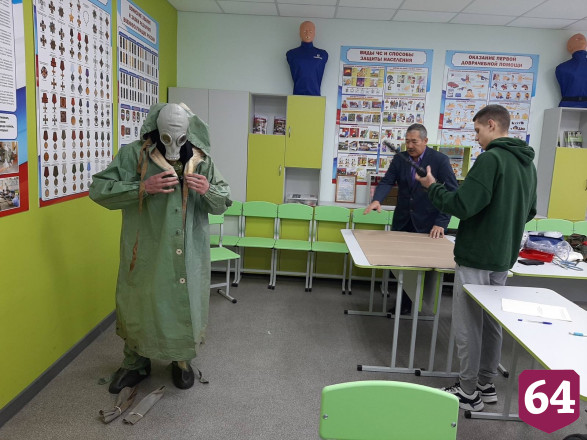 Под Саратовом школьники учатся стрелять и перевязывать раны