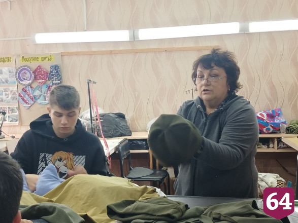В лицее под Саратовом поставили на поток производство изделий для бойцов СВО