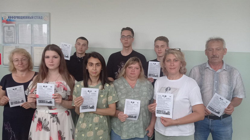 Саратовские железнодорожники напомнили начинающим водителям о ПДД на переездах