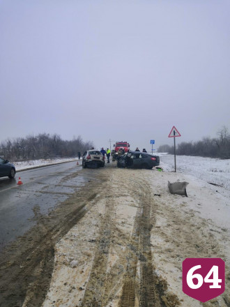 Под Саратовом в ДТП с «Грантой» погибли два человека