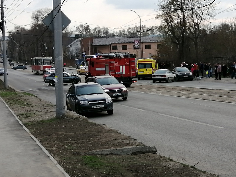Девушка и 10-месячный ребенок травмировались в массовом ДТП 