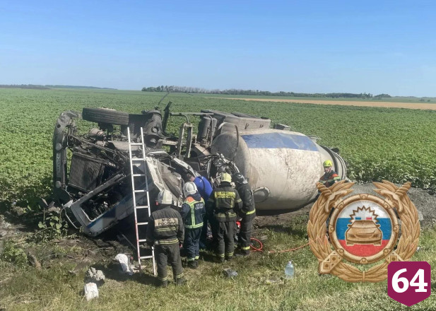 В Саратовской области мужчину деблокировали из бетономешалки после ДТП с фурой