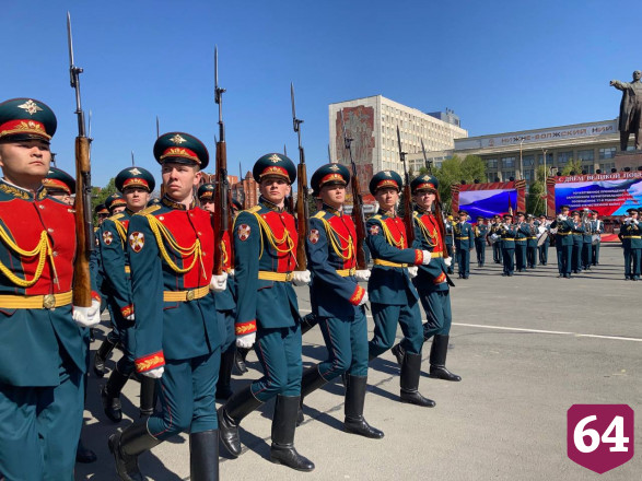 В Саратове состоялось торжественное прохождение войск в честь Дня Победы