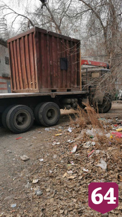 В Заводском районе металлический контейнер приспособили под точку продажи алкоголя 