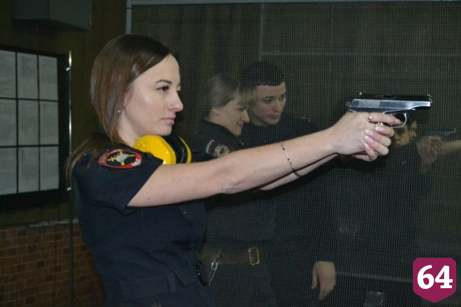 В Саратове выбрали самых метких сотрудниц полиции