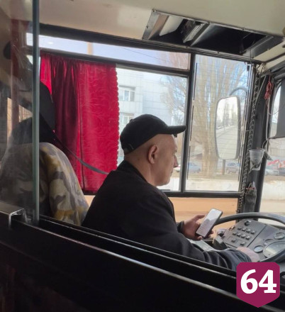 В Саратове водитель автобуса обматерил девушку за нехватку денег на проезд