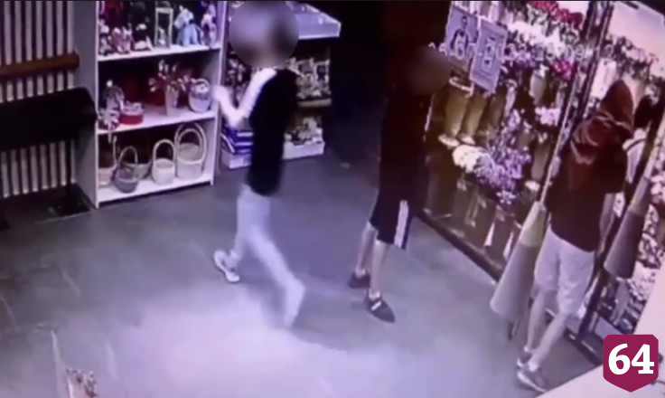 В Саратове 17-летний юноша украл плюшевых медведей и попал на камеры
