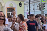 Саратовская актриса спела про коня и собрала толпу в центре Казани