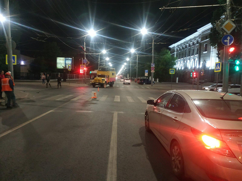 Мотоциклист «взлетел» на троллейбусные провода у университета