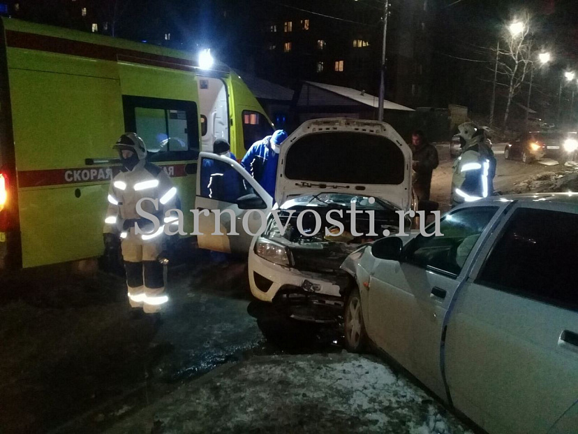 В Саратове автомобилист вышел из алкомаркета и устроил массовое ДТП 
