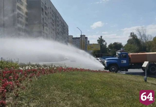 В Энгельсе собирают жалобы жителей и устраняют последствия непогоды 