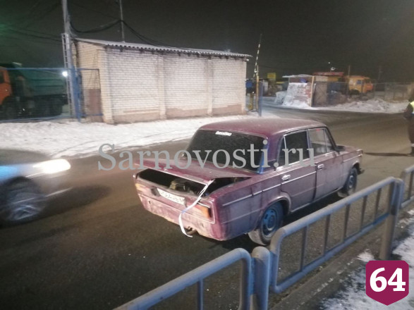 В Саратове женщина попала под машину и разбила голову