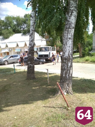 Мусоровоз покалечил водителя иномарки и 8-летнюю девочку