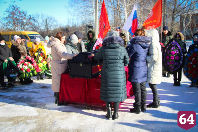 Под Саратовом простились с погибшим в СВО десантником