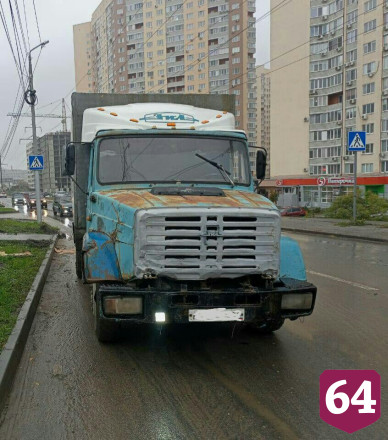 Грузовик сбил 31-летнего мужчину на Лунной