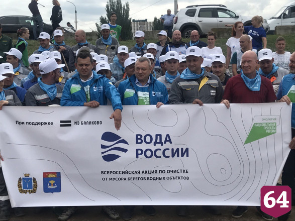 Саратовский чиновник расчистил под мостом сточный коллектор