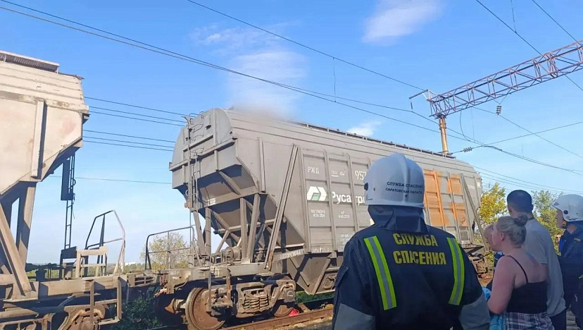 Двух девочек ударило током на крыше поезда в Саратове