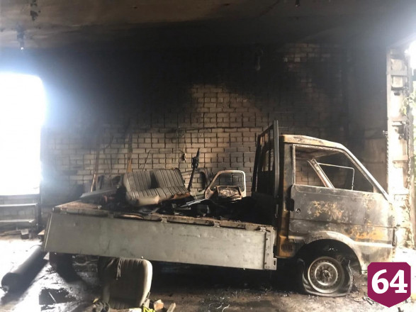 В Саратове из-за сварочных работ сгорел грузовик и гараж