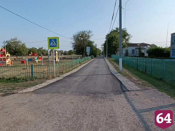В саратовских селах к новому учебному году обновили дороги к школам