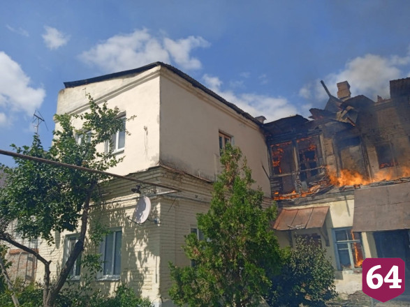Под Саратовом пожарные отбили от огня коттедж чиновника