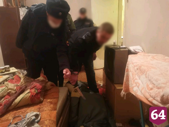 Мужчина показал на манекене, как убивал сожителей на глазах свидетелей