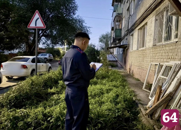 В Саратове двухлетний ребенок упал с 3 этажа и выжил