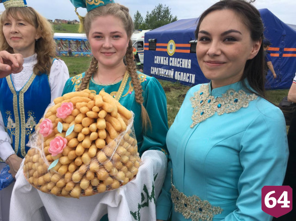 Романа Бусаргина на Сабантуе угощали чак-чаком