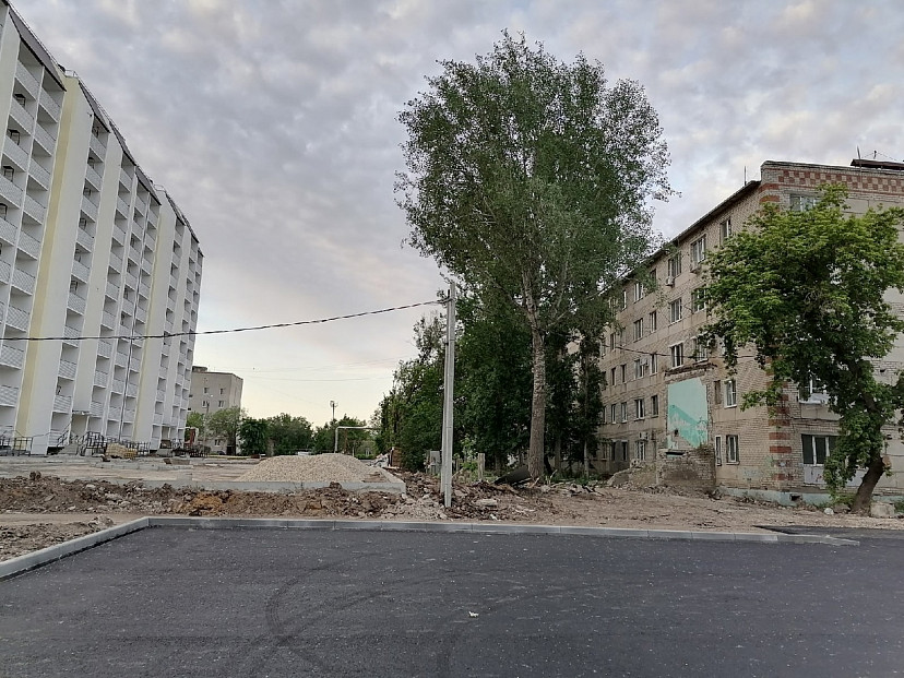В Энгельсе на руинах снесенного дома играют дети