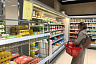 Жители Саратова стали ходить за продуктами в масках