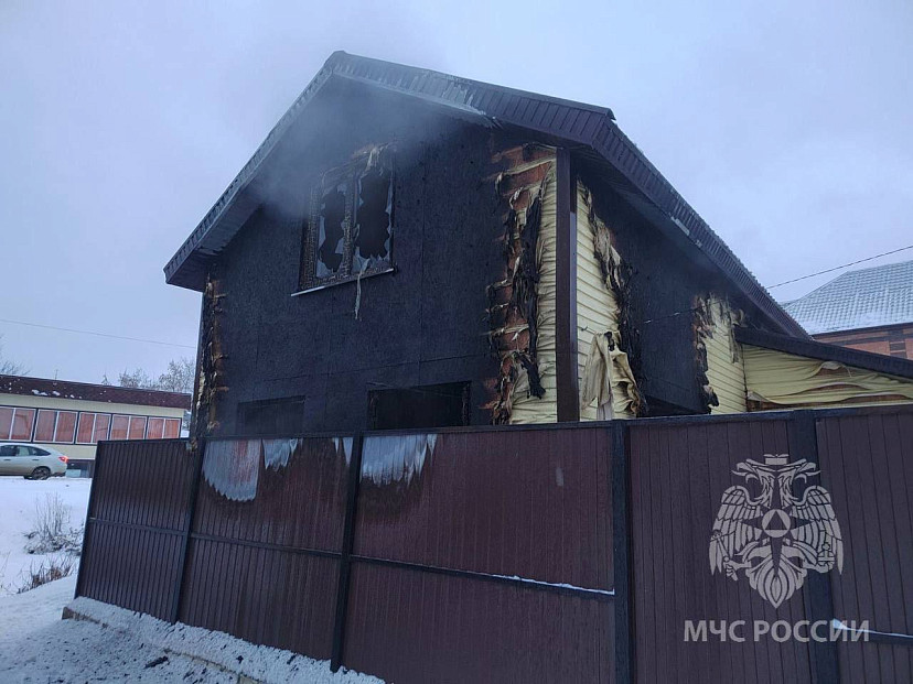 Пьяный саратовец успел выбежать из горящего дома матери