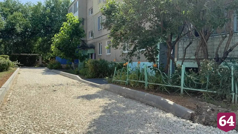 В поселке под Энгельсом благоустраивают дворы