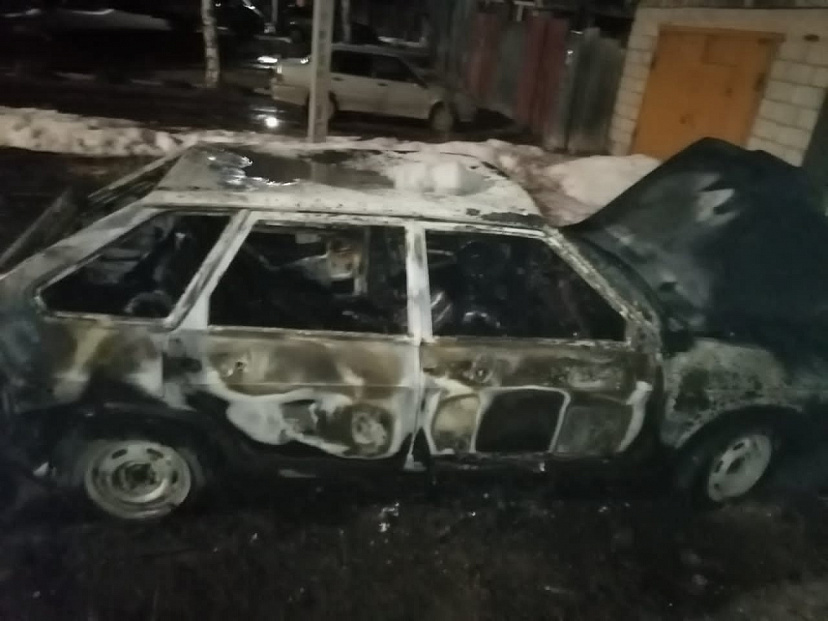 На улице Кооперативной сгорели два автомобиля