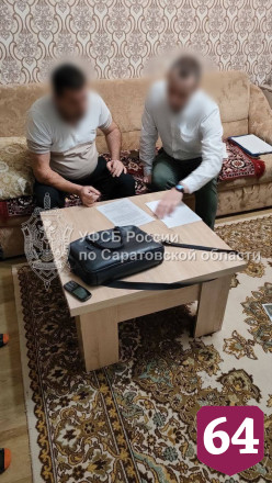 Силовики задержали двух жителей Энгельса за помощь иностранцу