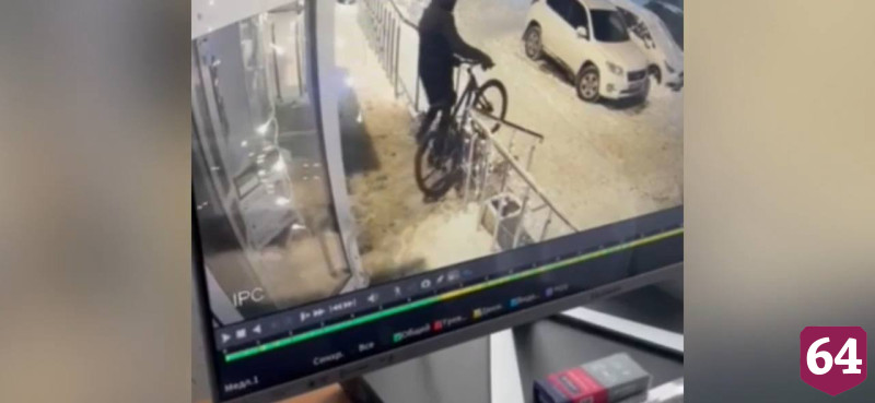 В Саратове рецидивист похитил велосипед из подъезда высотки