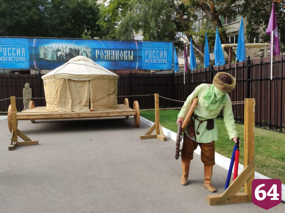 В центре Саратова устроили средневековые бои 