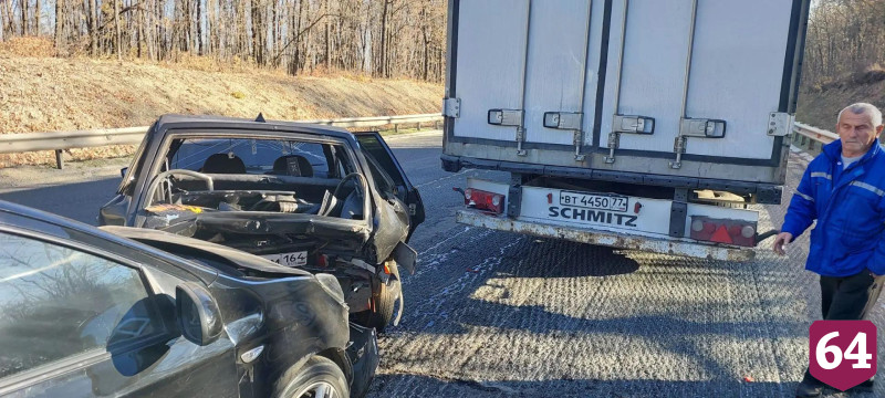 Два человека пострадали в массовой аварии с грузовиками в Саратовской области