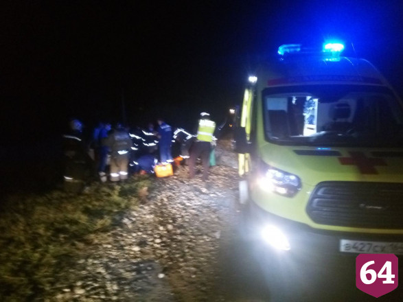 В аварии под Саратовом разбились двое мужчин и женщина