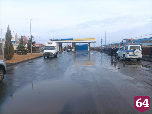 В Энгельсе «Газель» сбила пенсионера на заправке