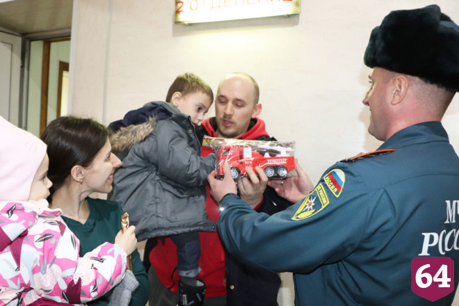 В Саратове пожарные помогли исполнить мечту 5-летнего мальчика