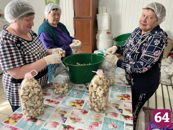 Саратовские женщины отправили бойцам СВО почти 2 тысячи тонн гуманитарки  