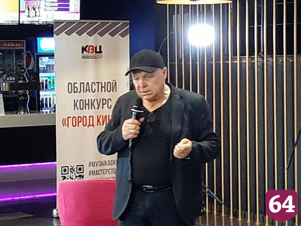 Популярный актер прошел в Саратове по местам Олега Табакова