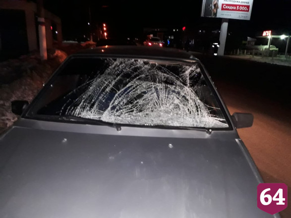 Сбежавший из больницы мужчина пробил головой лобовое стекло