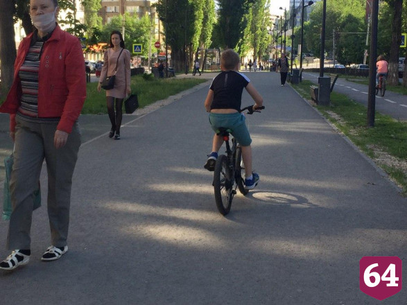 В сквер на Рахова массово выехали велосипедисты